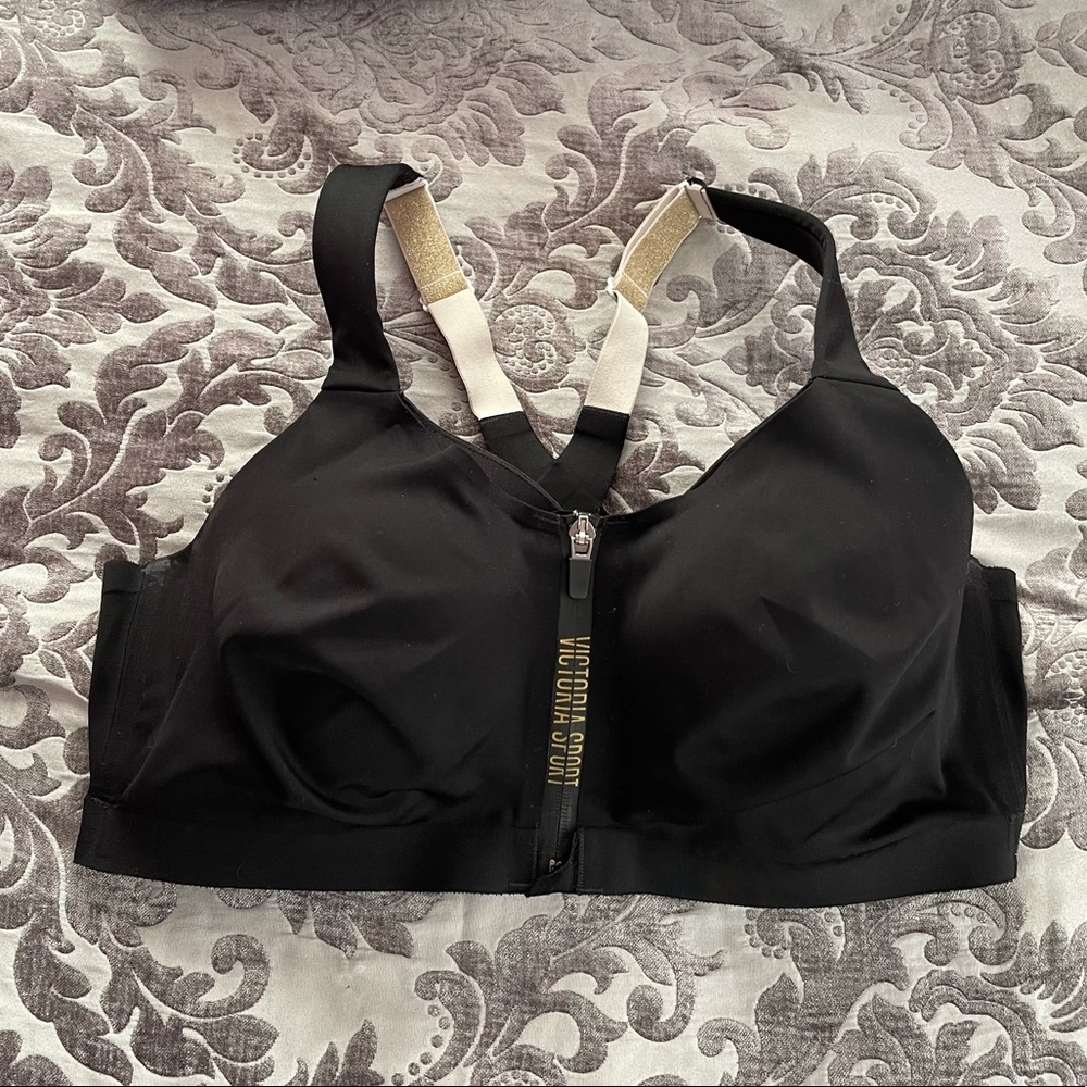 Knockout Sports Bra by Victoria’s Secret Maximum Support Front-Close bra